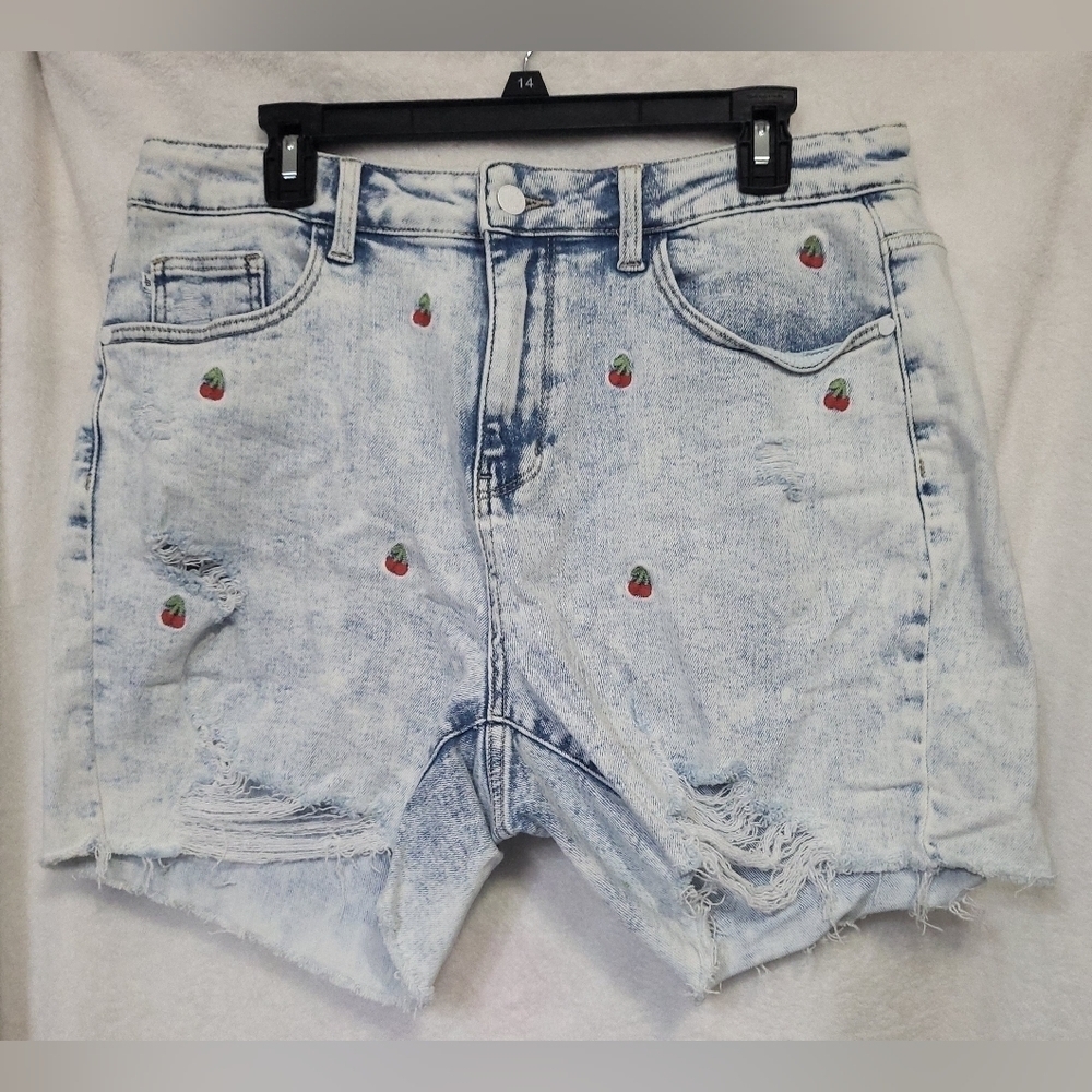 Judy Blue Women's Shorts Size 1XL Stretch Denim Cherry Patch Print Cut-o…